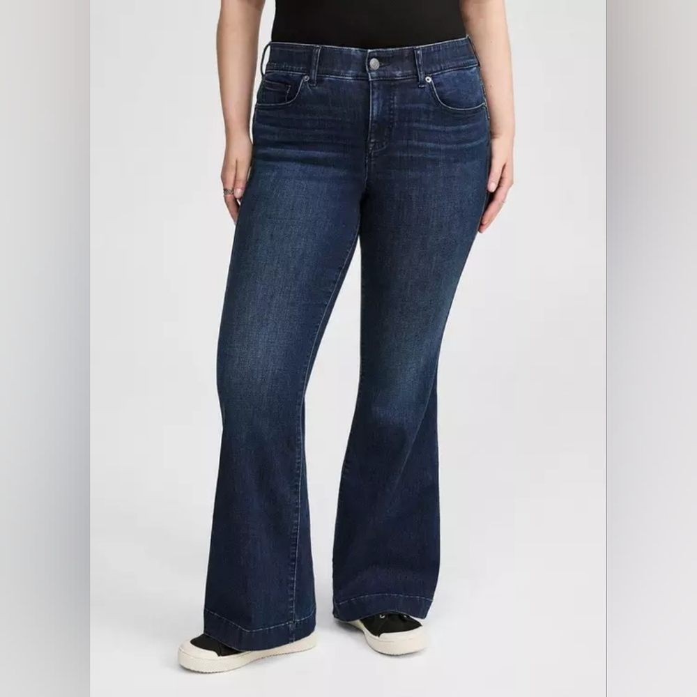 Torrid Bombshell Flare High-Rise Jean Size 14